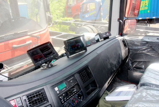 Il camion di consegna diesel del carico euro V livella Van Cargo Truck 4x2 che determina l'interasse di 5200mm